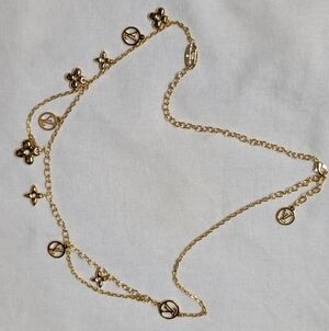 Elegant Gold Charm Necklace Pendants LV